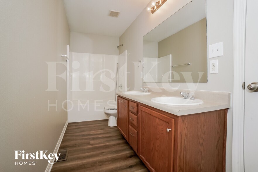 Building Photo - 6465 Matcumbe Way