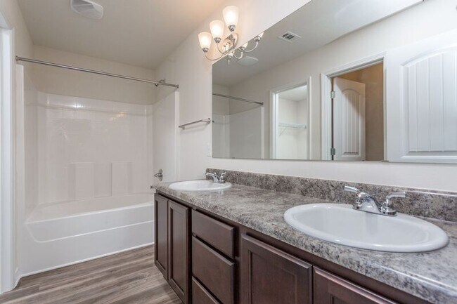 Building Photo - 5664 Peach Dr