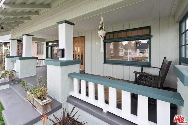 Building Photo - 1728 W 39th St