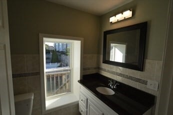 Building Photo - 32 Roundy St