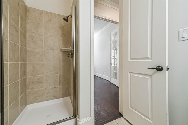 Building Photo - 1049 W 22nd St