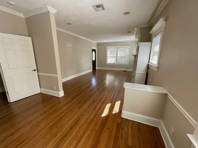 Building Photo - 5118 Stoneleigh Ave