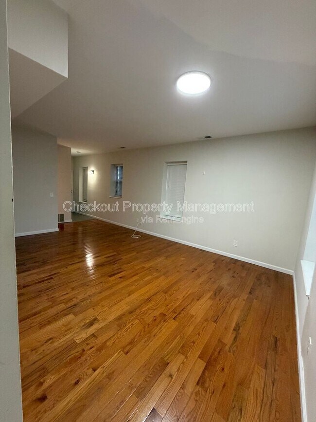 Building Photo - 5531 Pershing Ave