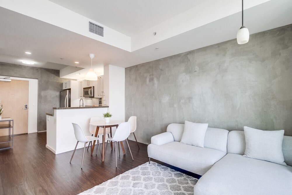 Building Photo - 321 10th Ave