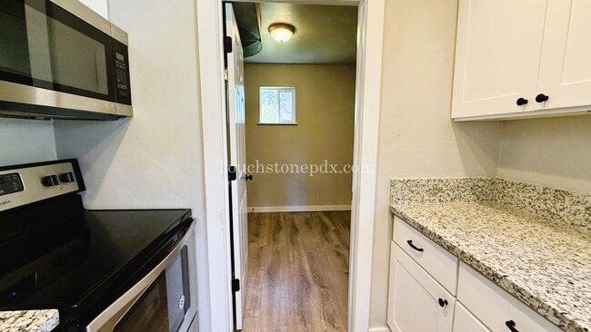 Building Photo - Beautifully Remodeled Home in Near Powell ...