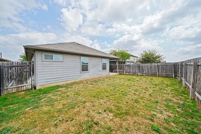 Building Photo - Modern 4-Bed Home with Open Layout in New Braunfels - Realtor Commission: $500