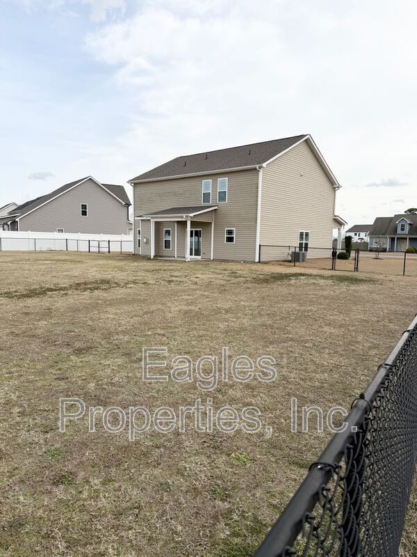 Building Photo - 209 Weeping Willow Dr