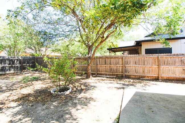 Building Photo - 3223 Tree Grove Dr