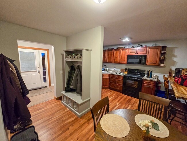 Building Photo - 145 Knight Ln