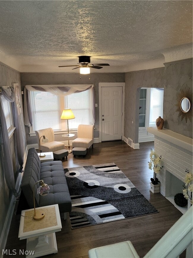 Building Photo - 4083 E 143rd St