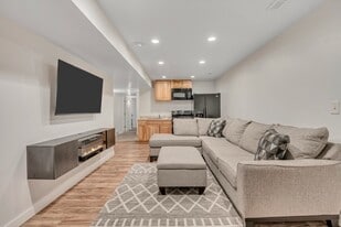 Building Photo - 975 E 2125 N