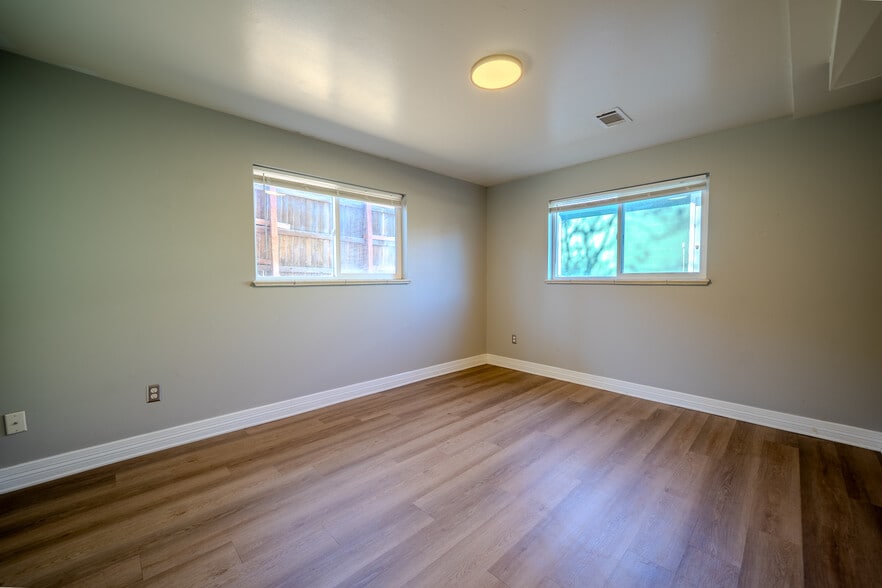 Building Photo - 2323 W 41st Ave