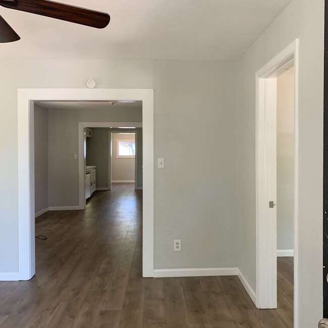 Building Photo - 505 E Heron St