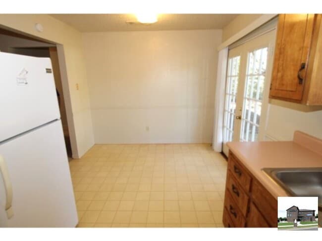 Building Photo - 208 Sorrell Dr