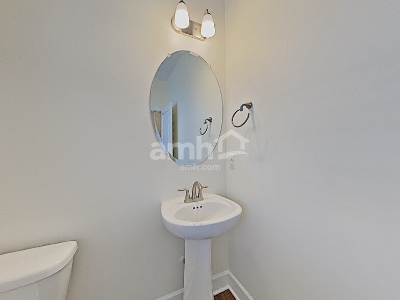 Building Photo - 4900 Chutney Dr