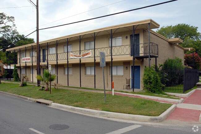 Casa Bella Apartments Houston, TX Apartment Finder