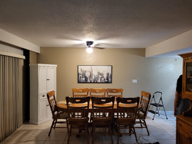 Building Photo - 681 Olde Camelot Cir