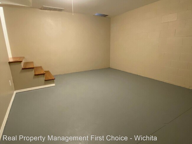 Building Photo - 2 br, 1 bath House - 725 W Stackman Dr #8