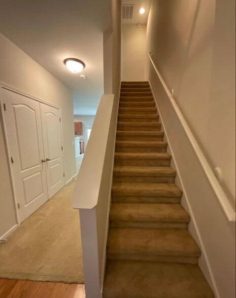 Building Photo - 6941 Rogers Point