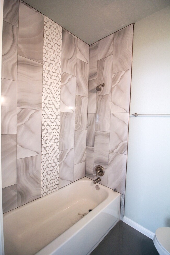 Building Photo - Downtown 3 bedroom 2 bath gorgeous remodel