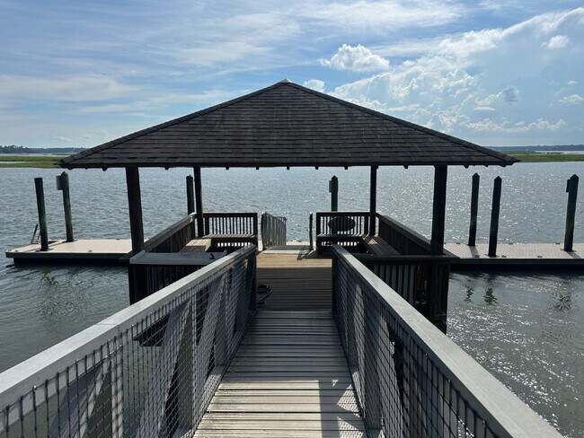 Building Photo - Amazing Four Bedroom Home Located Close to Alljoy Beach with Community Dock Access in Bluffton!