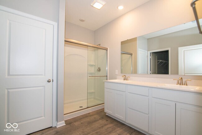 Building Photo - 876 Downey Ln