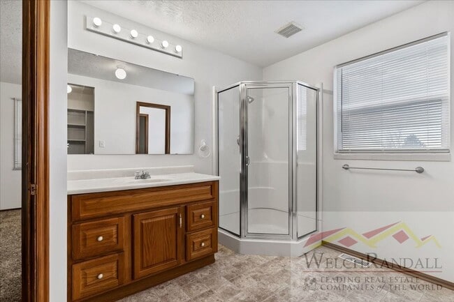 Building Photo - Your Ideal 4-Bed Layton Home - Style, Space & Location!