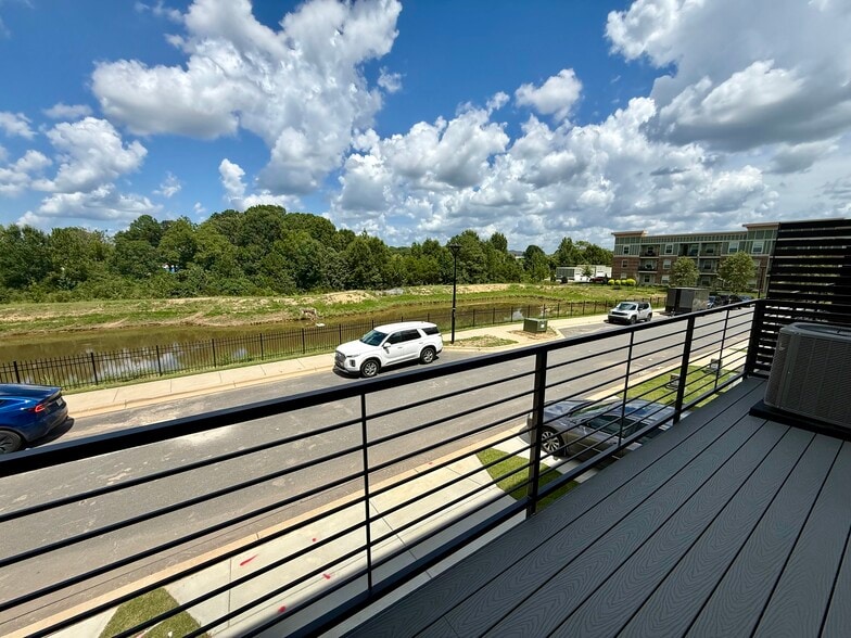 Balcony - 551 Silver Star Blvd