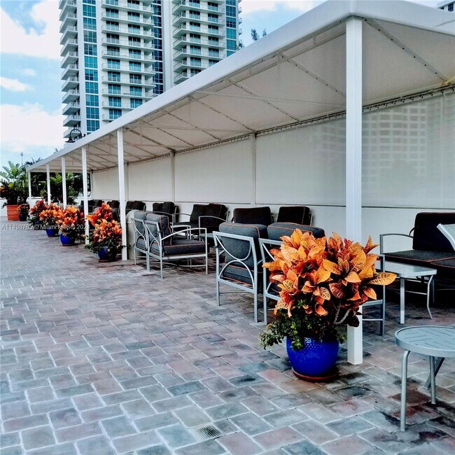 Building Photo - 3000 S Ocean Dr