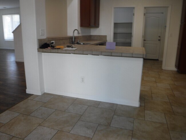 Building Photo - 1257 Kensington Dr