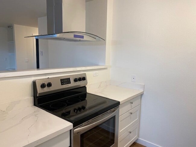Building Photo - Updated 2bed/1bath Apartment in Redmond!