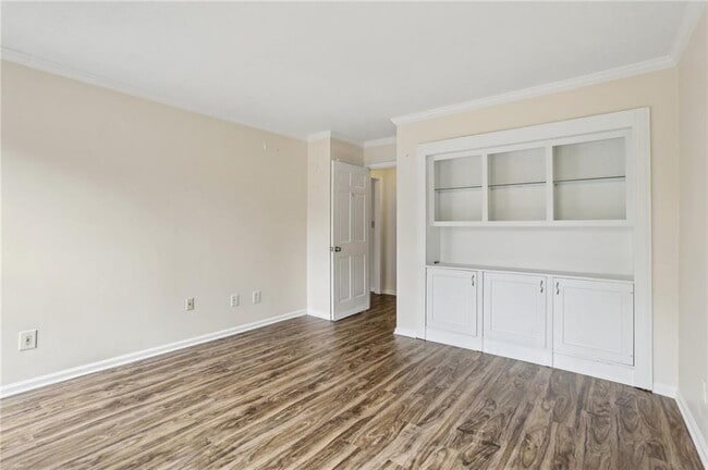 Building Photo - 419 The North Chace