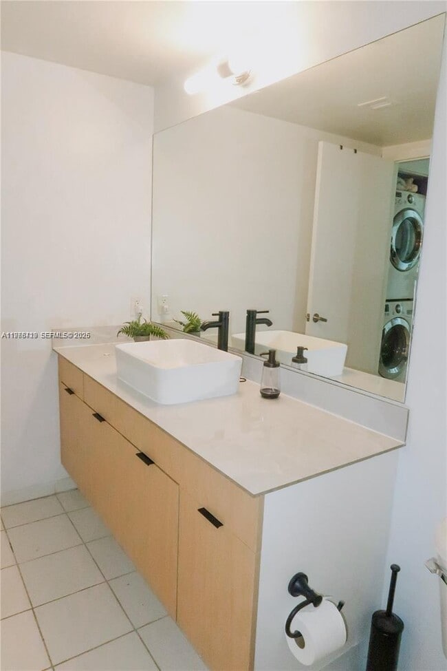 Building Photo - 1861 NW S River Dr