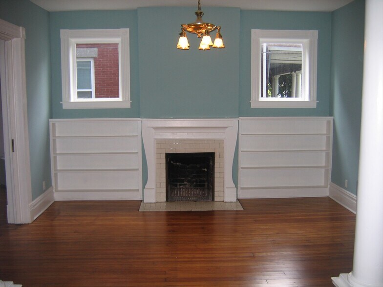 Building Photo - 212 Campsie Pl