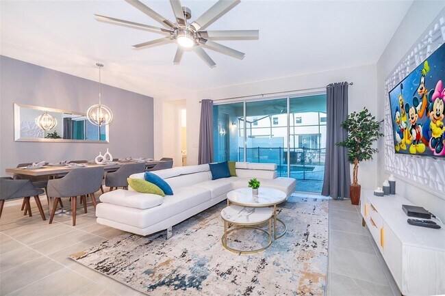 Building Photo - 1808 Tropical Palms Cir