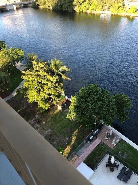 Building Photo - 1609 N Riverside Dr