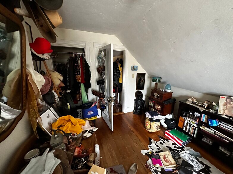 Building Photo - 40 Hooker St