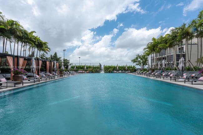 Building Photo - 121 NE 34th St