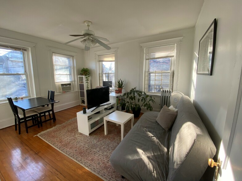 Primary Photo - 128 Hemenway St