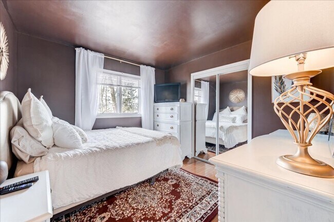 Building Photo - 441 Burlingham Rd