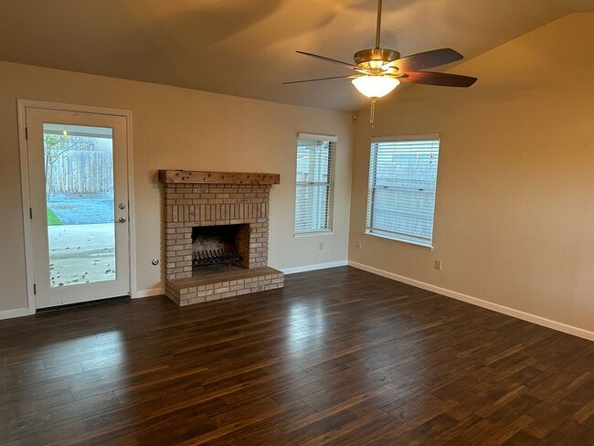 Building Photo - 1622 S Peppertree Ct