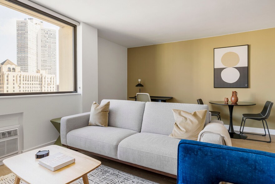 Building Photo - 2625 N Clark St