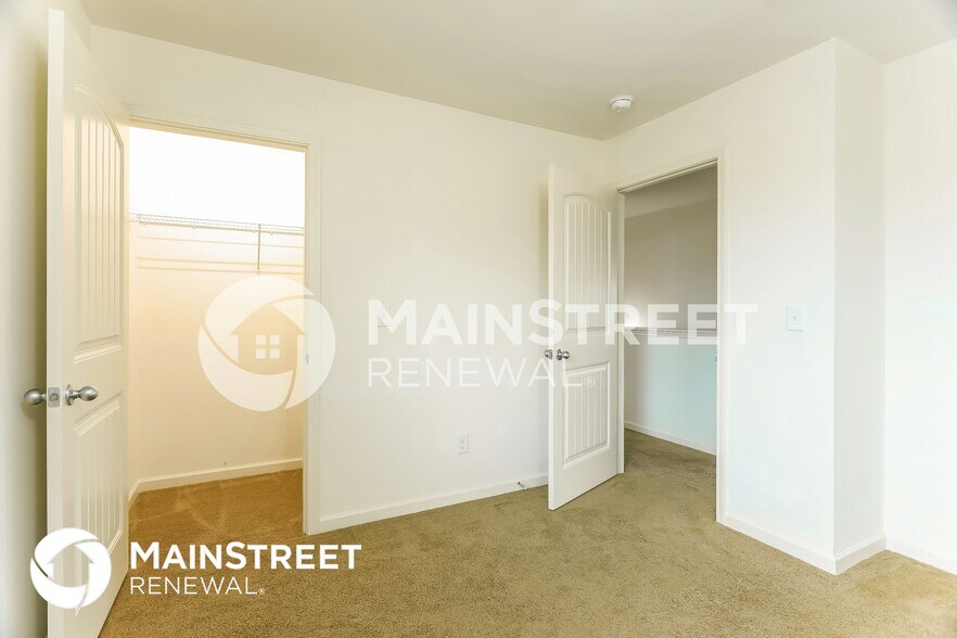 Building Photo - 940 Hawthorn Ln