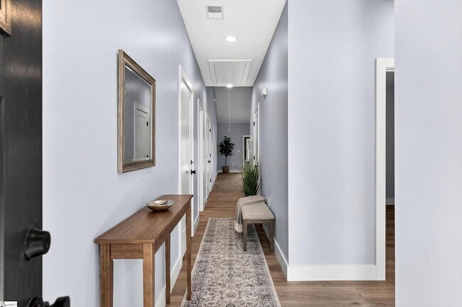 Building Photo - 1403 Lake Bowen Dam Rd