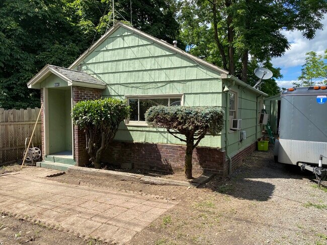 Building Photo - 6841 SE Brehaut St
