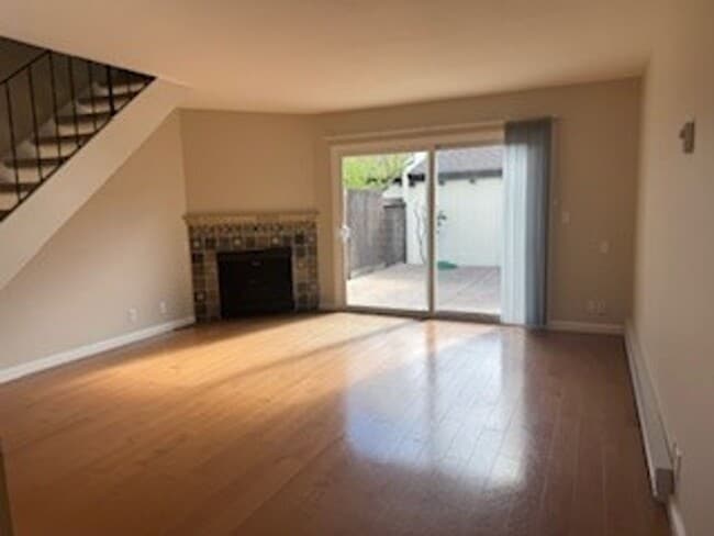 Building Photo - Beautiful Los Gatos Condo, Excellent Schools, 2 Bedroom 1.5 Bath.  Patio and a private one car ga...