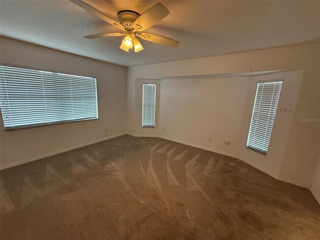 Building Photo - 27097 Paratins Dr