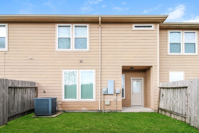Building Photo - 3918 Calgary Cir