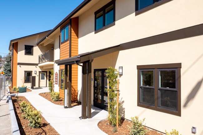 Building Photo - 120 Richardson St