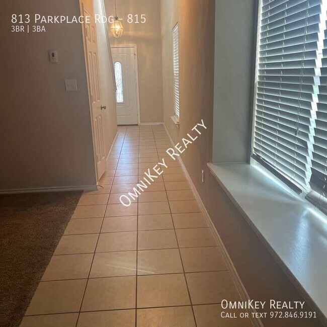 Building Photo - 813 Parkplace Ridge